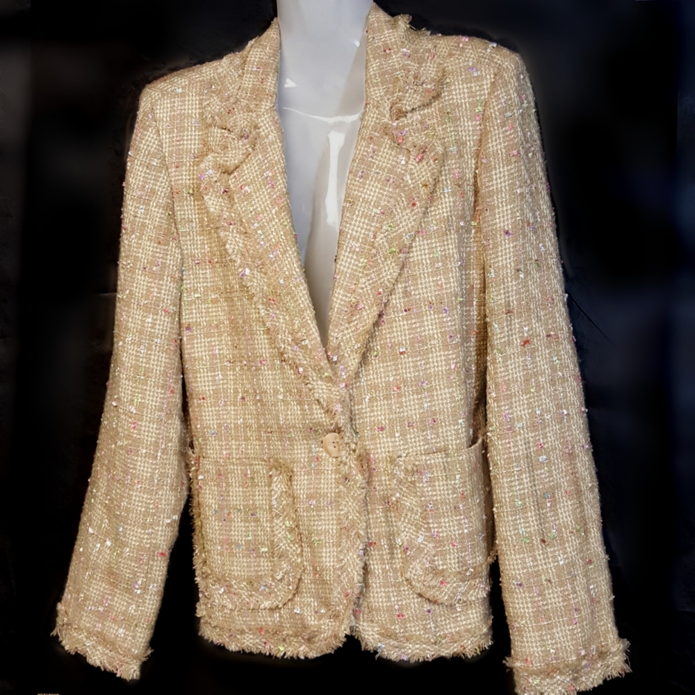 Cute Cropped Jacket w Freyed Edging